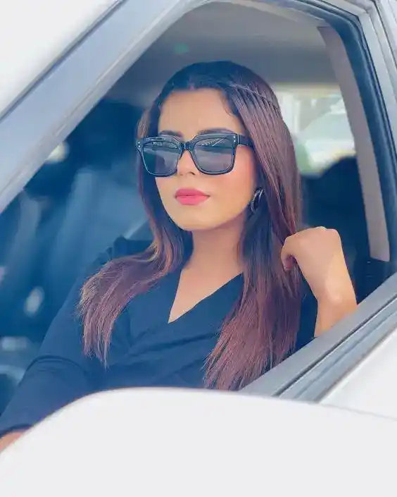 attitude girl dp