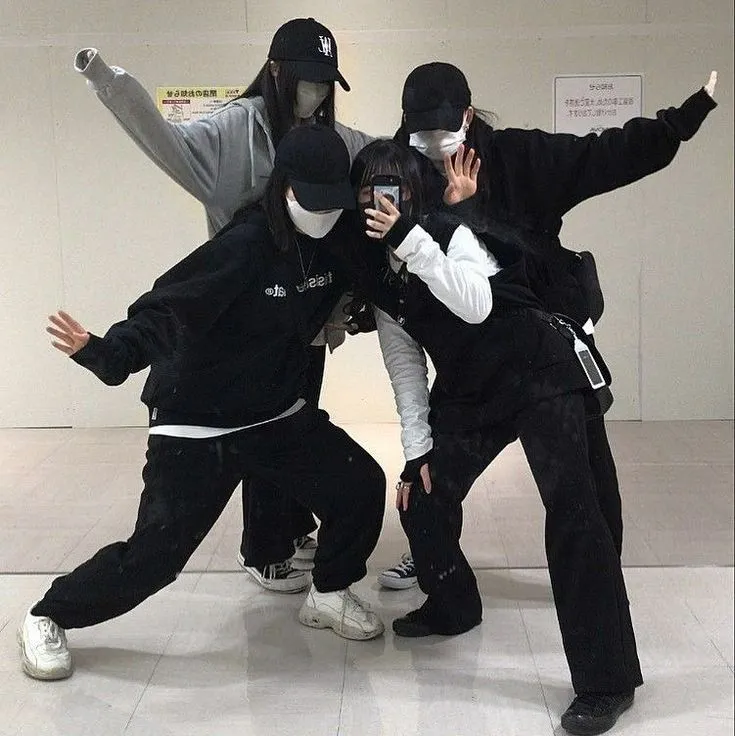 5 friends group dp girl cute