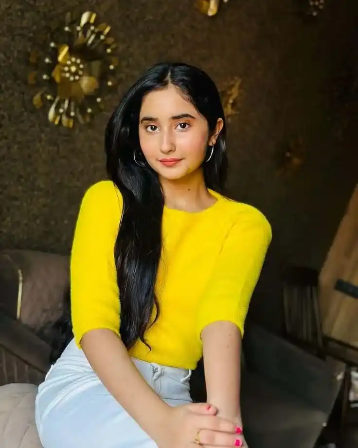 cute simple girl pic