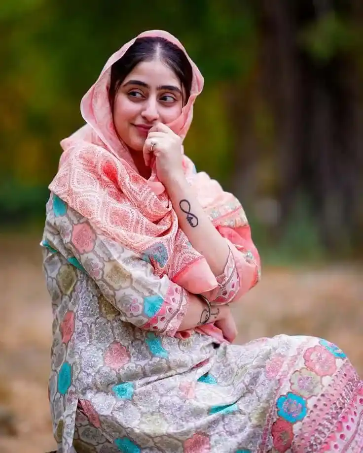 cute simple girl pic