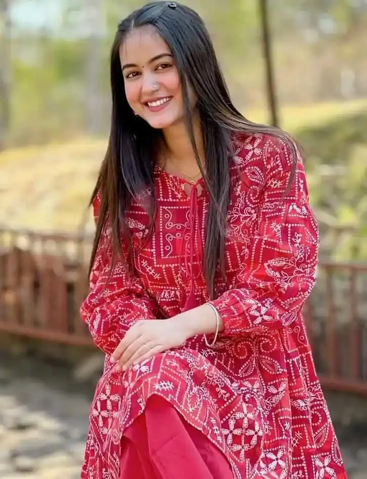 cute simple girl pic