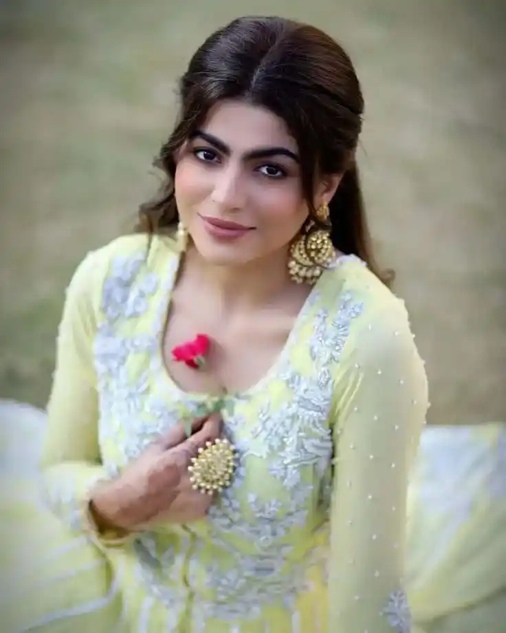 cute simple girl pic