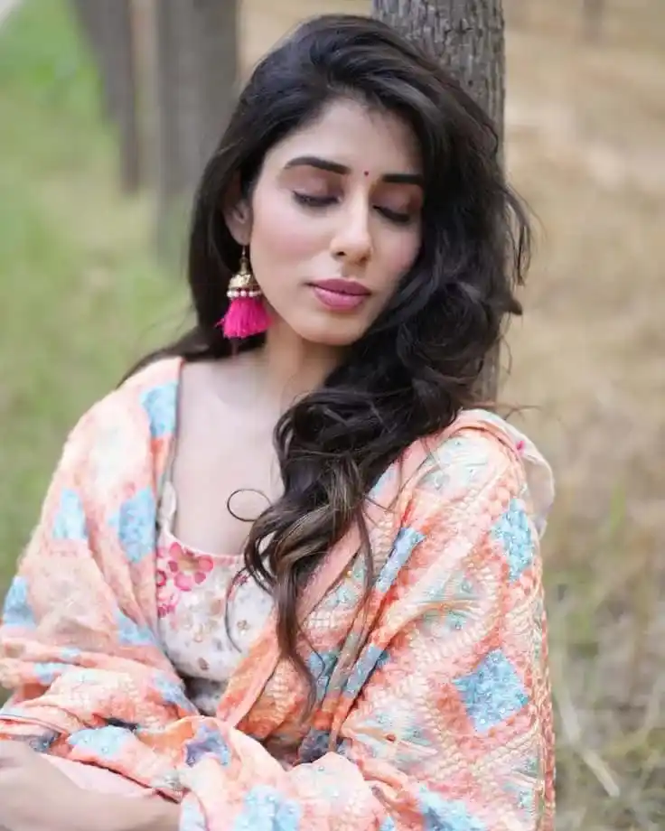 cute simple girl pic