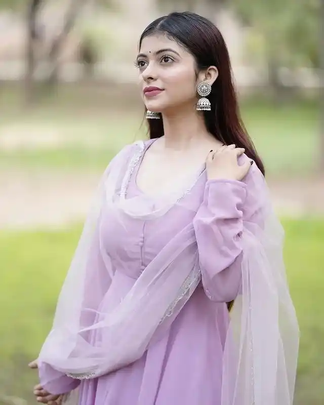 cute simple girl pic