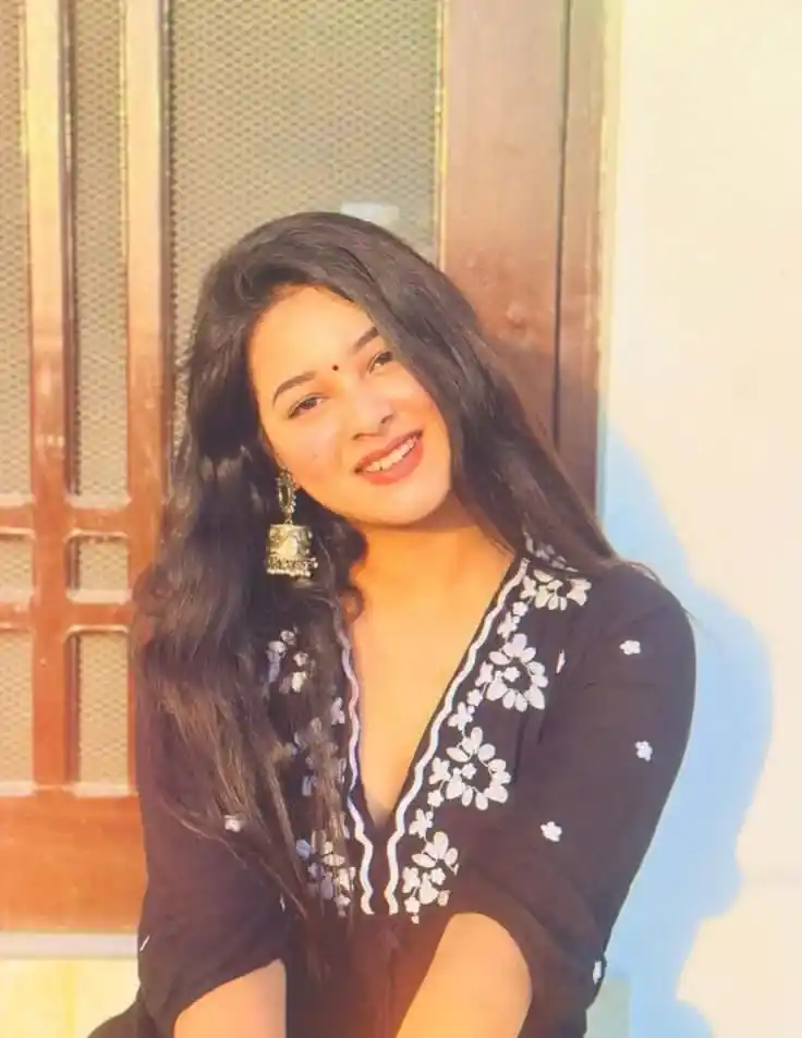 cute simple girl pic