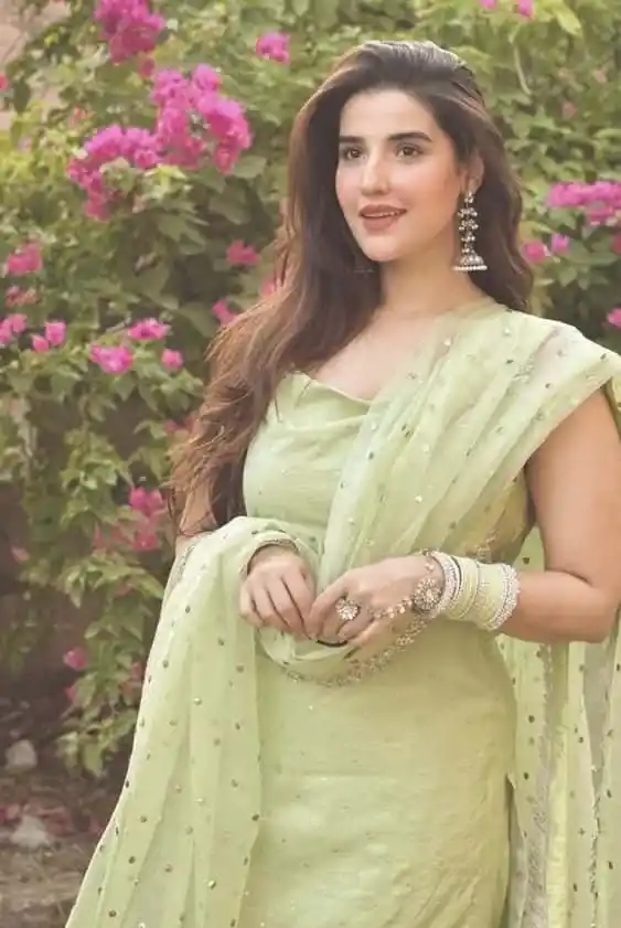 cute simple girl pic