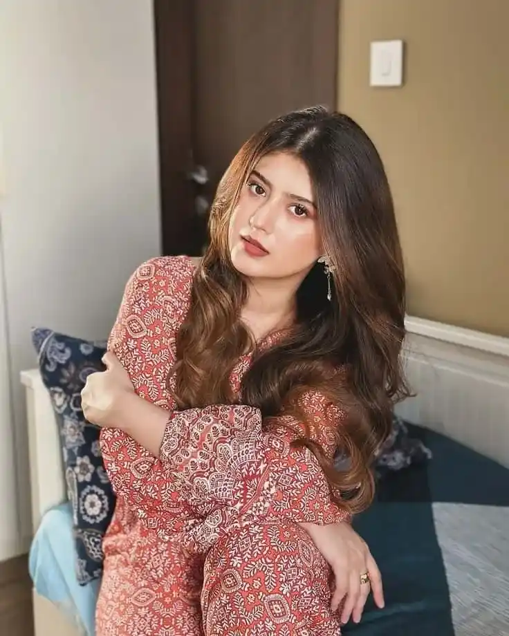 cute simple girl pic