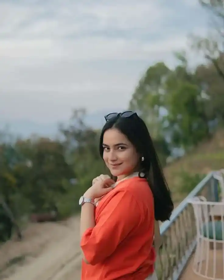 cute simple girl pic