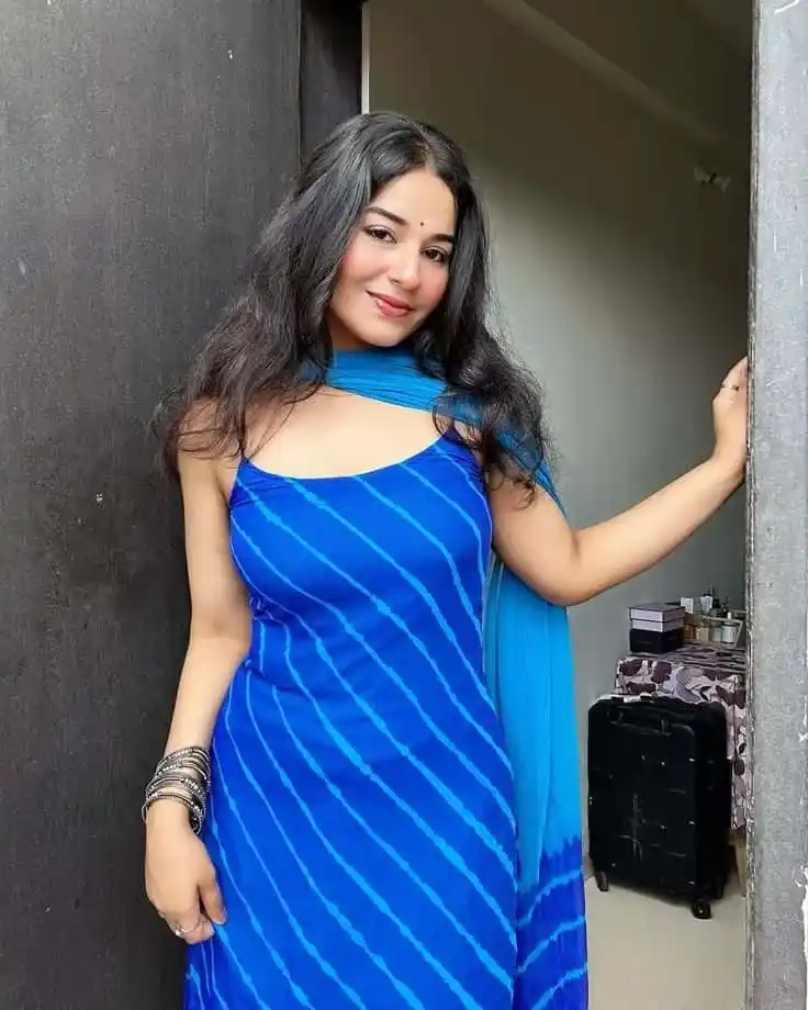 beautiful cute simple girl pic