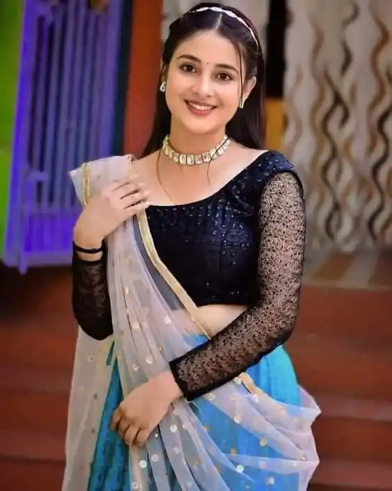 cute simple girl pic