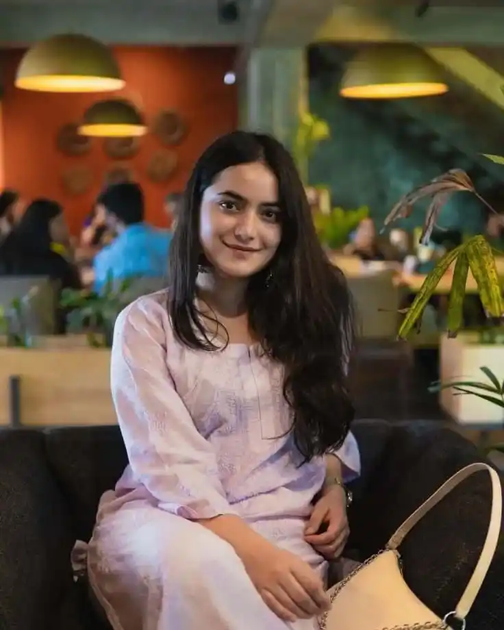 beautiful cute simple girl pic 12 years