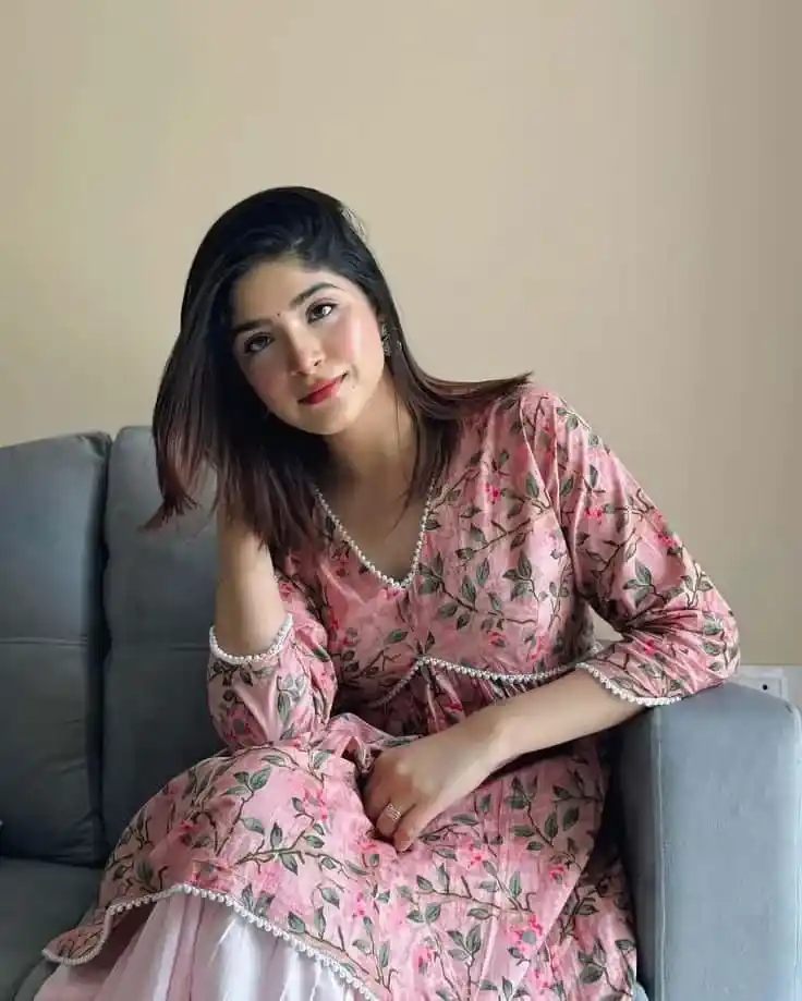 girl hand pic simple