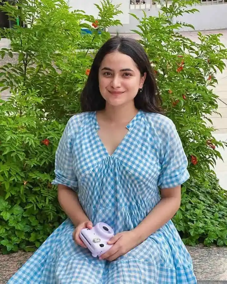 simple indian girl pic for instagram