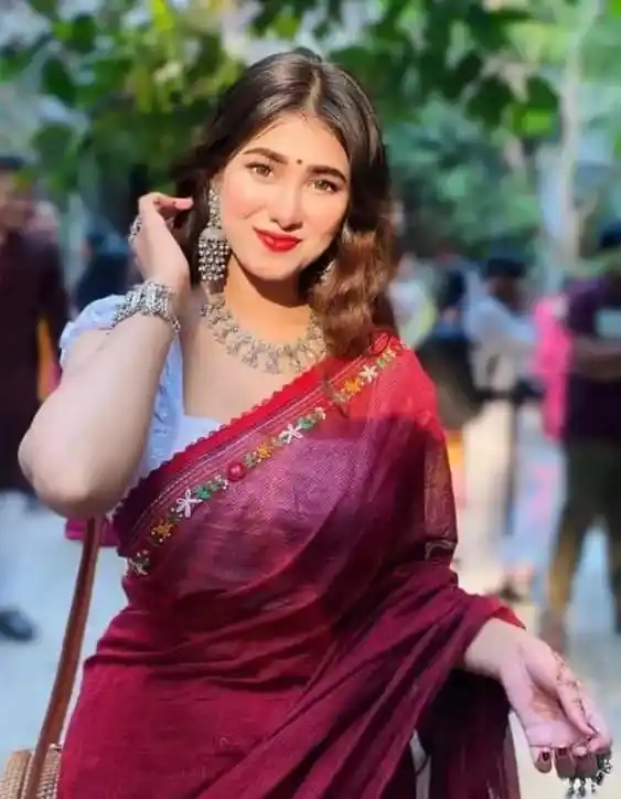 cute girl pic simple 15 year