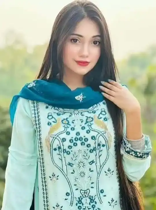 cute beautiful cute simple girl pic