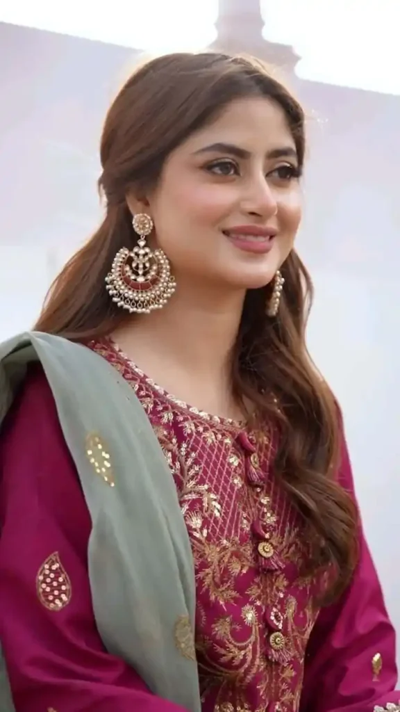 beautiful girl pic simple