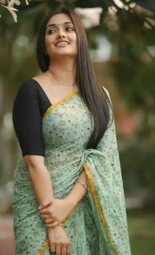 chest pic girl simple