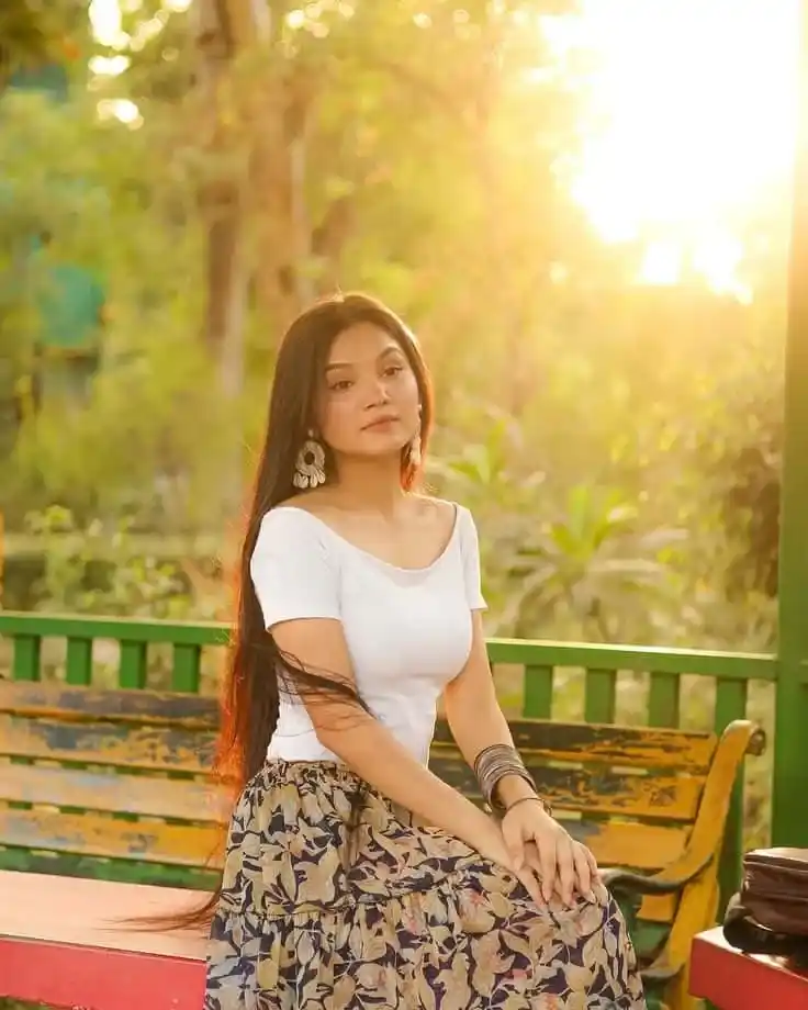 cute simple girl pic