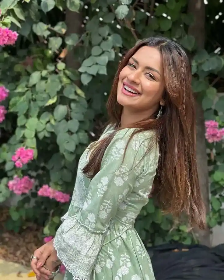 cute simple girl pic