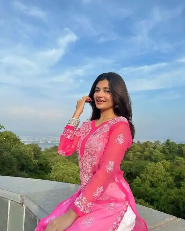 cute simple girl pic