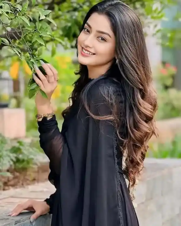 cute simple girl pic