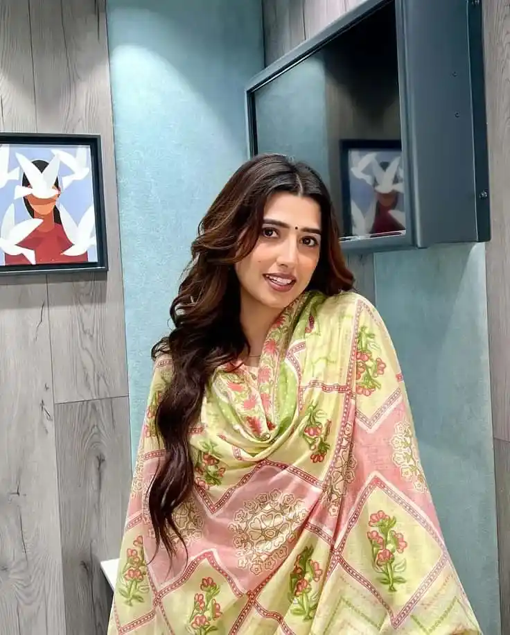 cute simple girl pic