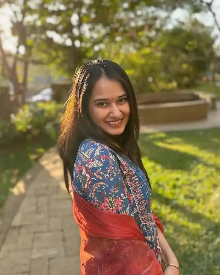 cute girl pic for dp