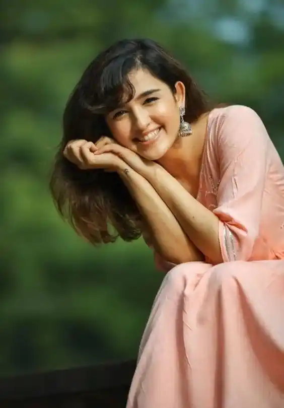 cute girl pic for dp