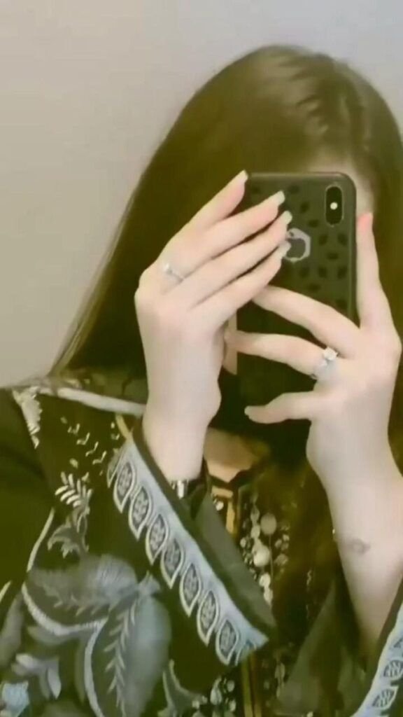 Hidden Face Girls DP